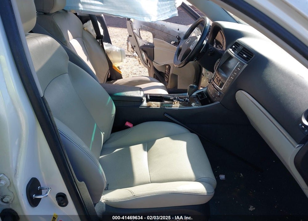 2011 LEXUS IS VIN: JTHBF5C22B5138659