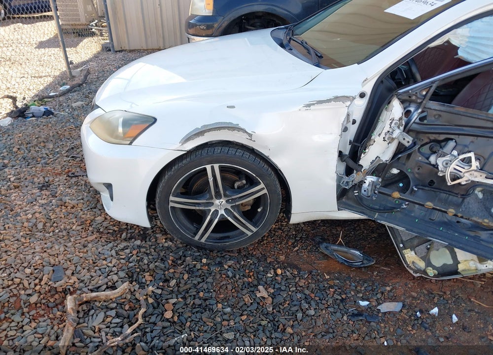 2011 LEXUS IS VIN: JTHBF5C22B5138659