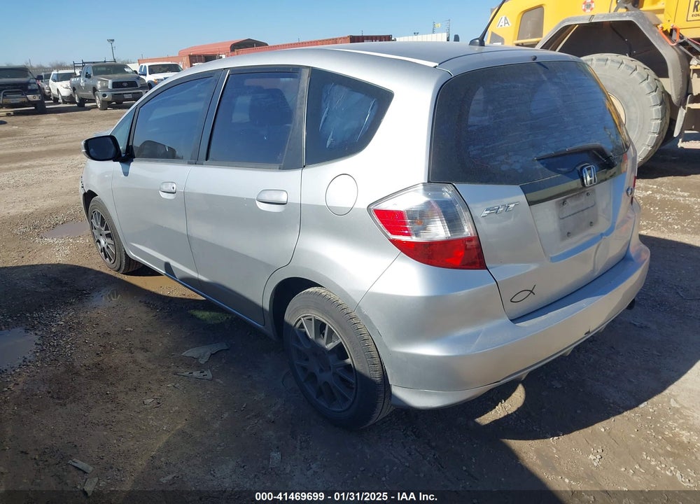 2012 HONDA FIT VIN: JHMGE8H30CC040805