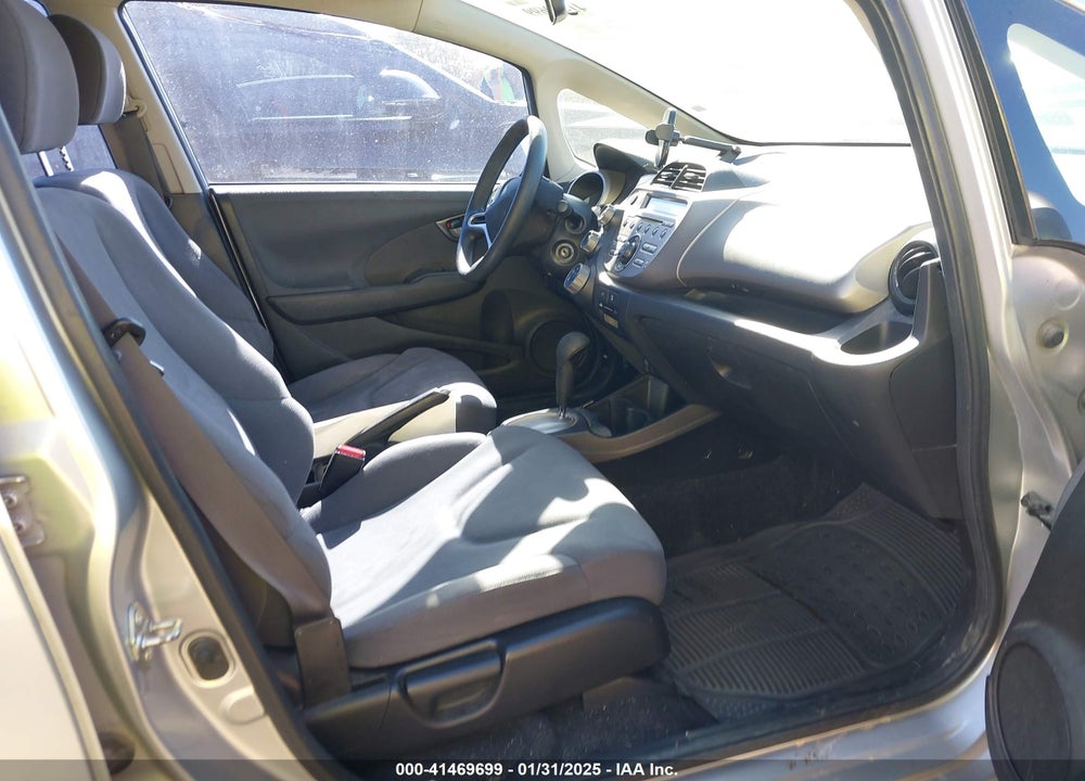 2012 HONDA FIT VIN: JHMGE8H30CC040805