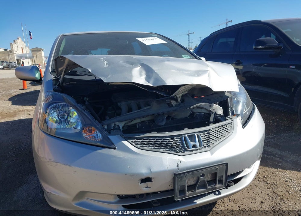 2012 HONDA FIT VIN: JHMGE8H30CC040805