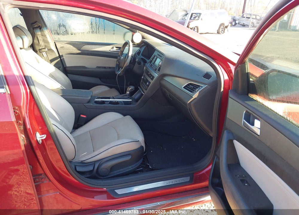 2015 HYUNDAI SONATA VIN: 5NPE34AB4FH193530