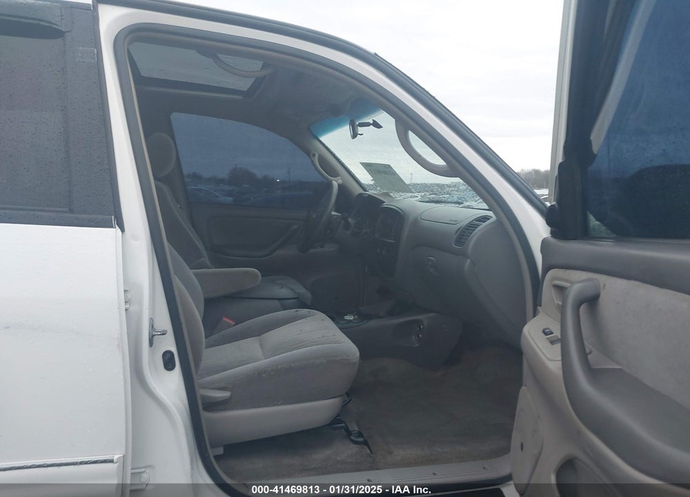 2005 TOYOTA TUNDRA SR5 V8 VIN: 5TBDT44135S487713