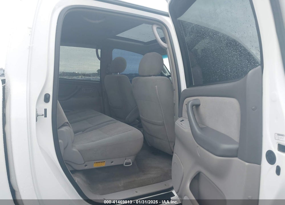 2005 TOYOTA TUNDRA SR5 V8 VIN: 5TBDT44135S487713