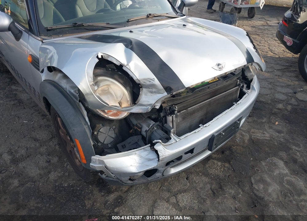 2010 MINI COOPER VIN: WMWMR3C55ATU97947