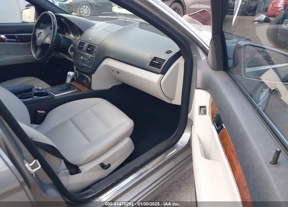 2011 MERCEDES-BENZ C 300 VIN: WDDGF5EBXBR136077