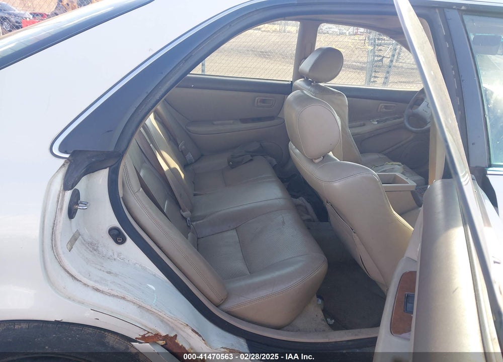 1999 LEXUS ES 300 VIN: JT8BF28G2X5067697