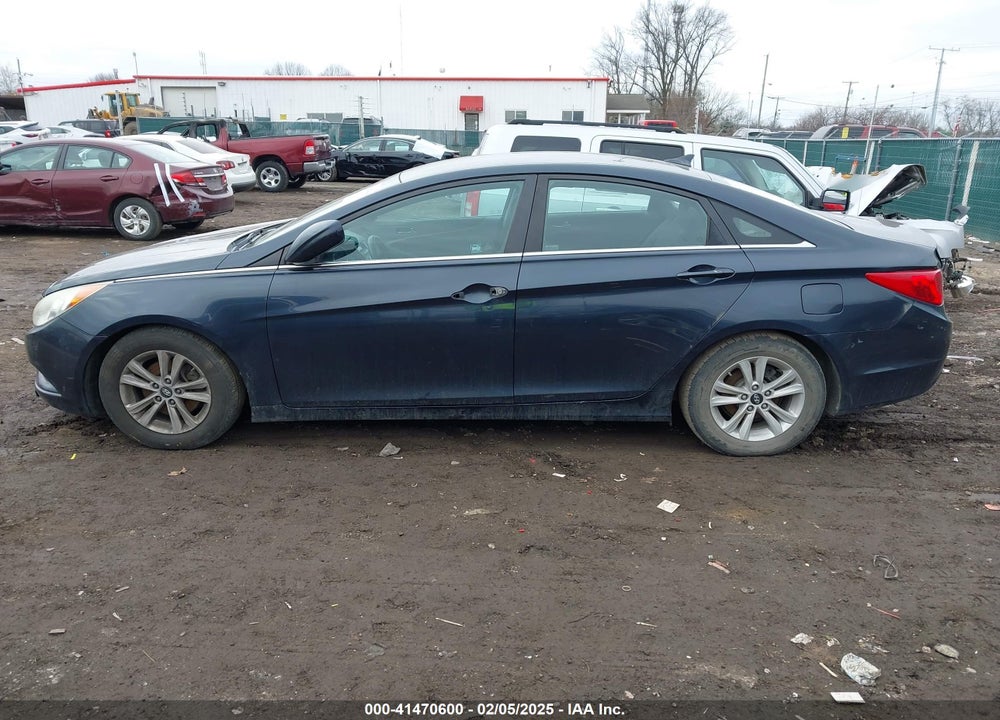 2011 HYUNDAI SONATA VIN: 5NPEB4AC4BH050518