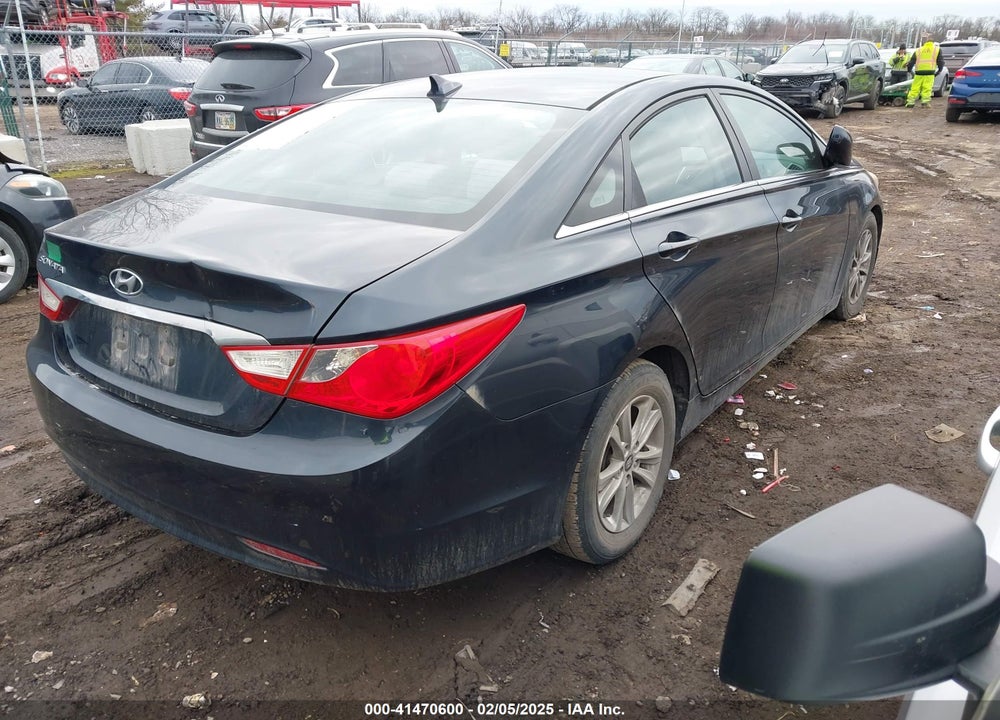 2011 HYUNDAI SONATA VIN: 5NPEB4AC4BH050518