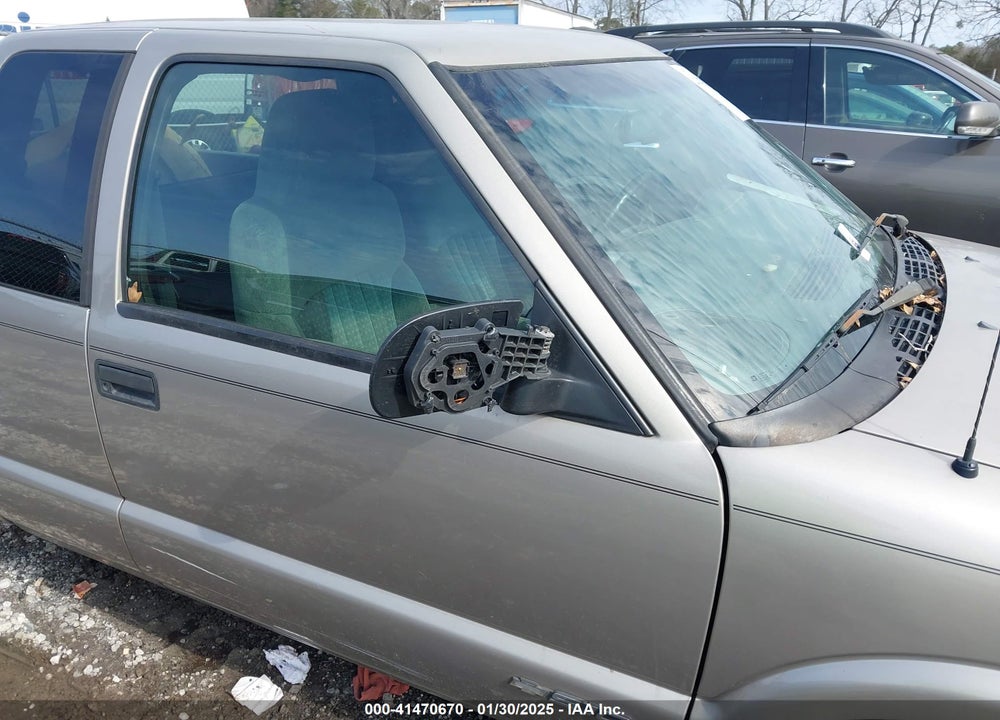 2002 CHEVROLET S-10 LS VIN: 1GCCS19W628121477