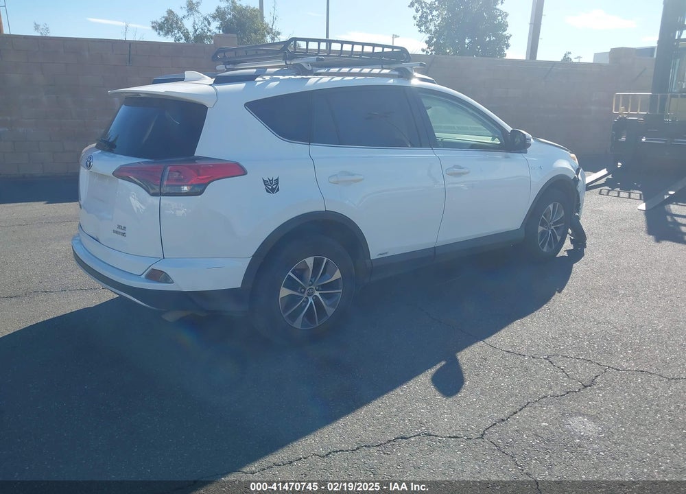 2018 TOYOTA RAV4 HYBRID XLE VIN: JTMRJREV2JD169623