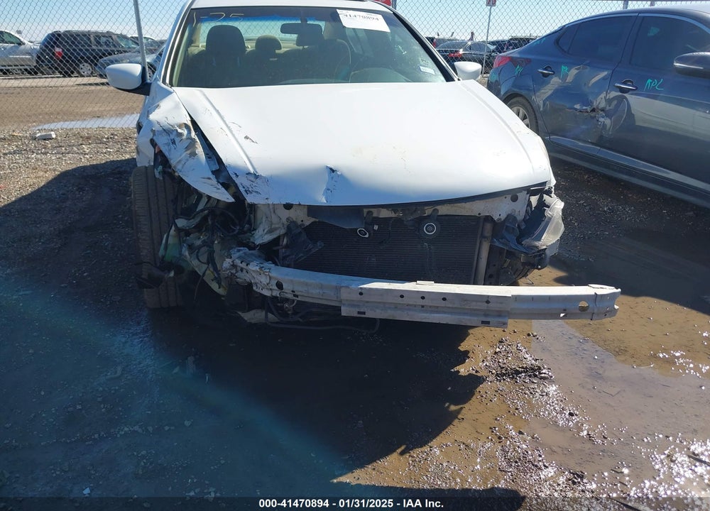 2011 HONDA ACCORD VIN: 1HGCP2F77BA009785