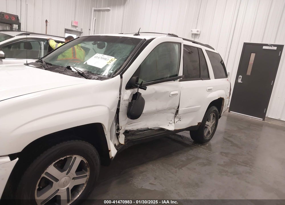 2004 CHEVROLET TRAILBLAZER LT VIN: 1GNDT13S042120443