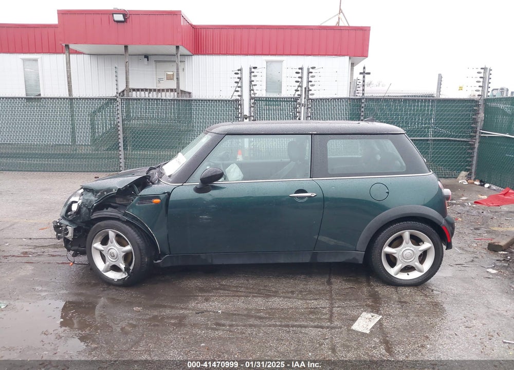 2006 MINI COOPER VIN: WMWRC33556TK70238