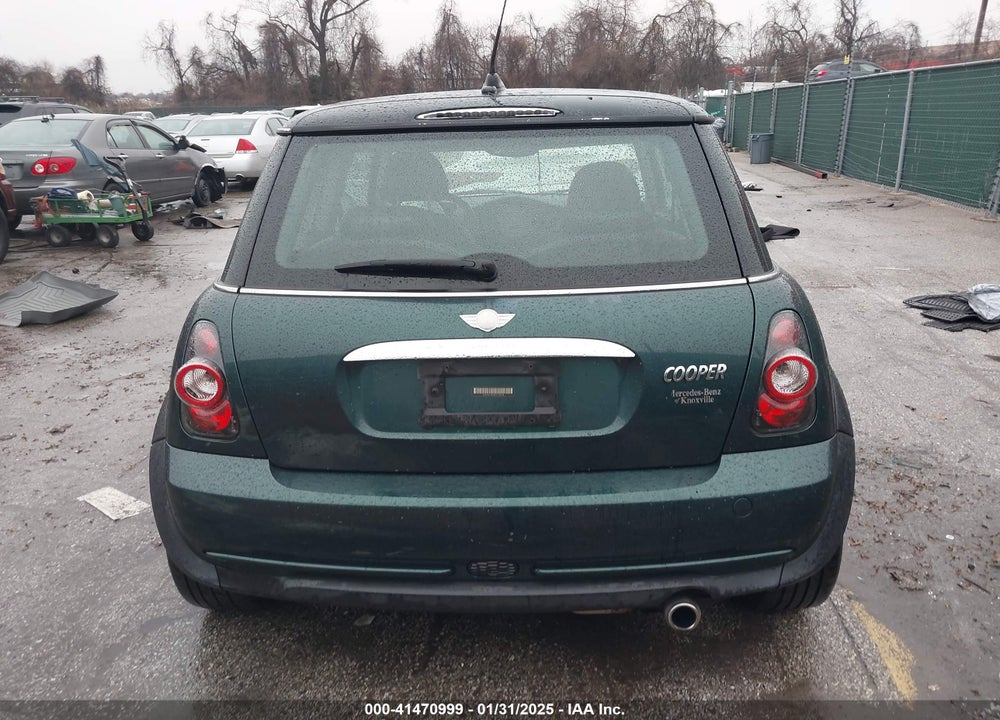 2006 MINI COOPER VIN: WMWRC33556TK70238