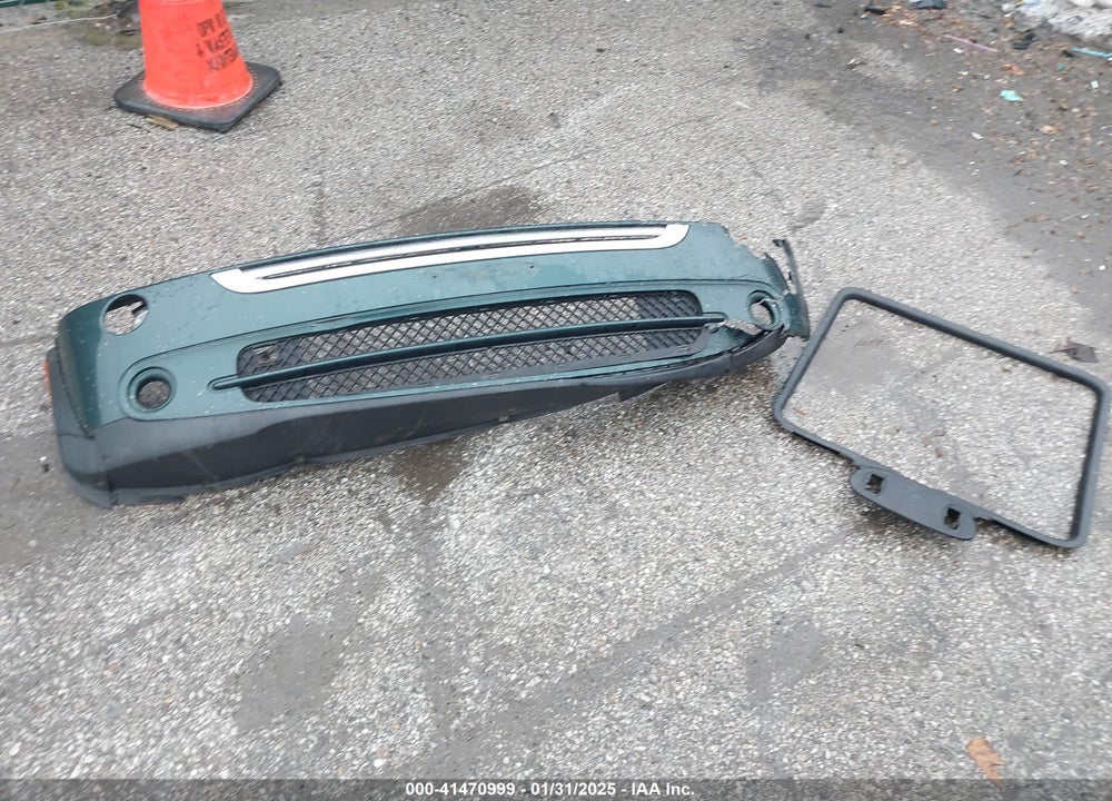 2006 MINI COOPER VIN: WMWRC33556TK70238