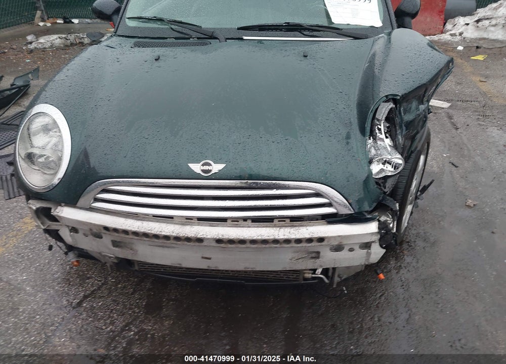 2006 MINI COOPER VIN: WMWRC33556TK70238