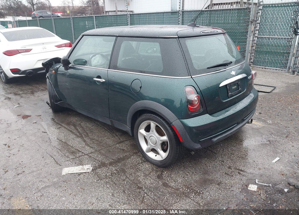 2006 MINI COOPER VIN: WMWRC33556TK70238