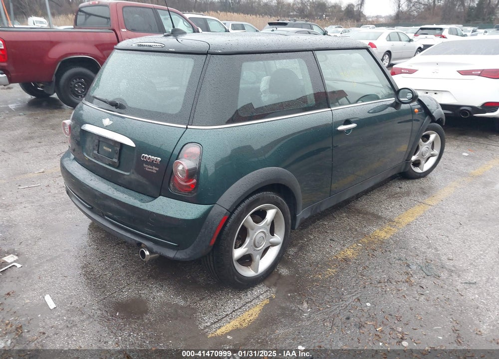 2006 MINI COOPER VIN: WMWRC33556TK70238