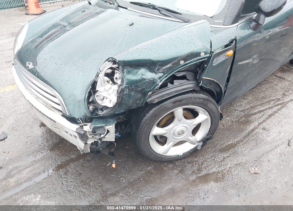 2006 MINI COOPER VIN: WMWRC33556TK70238