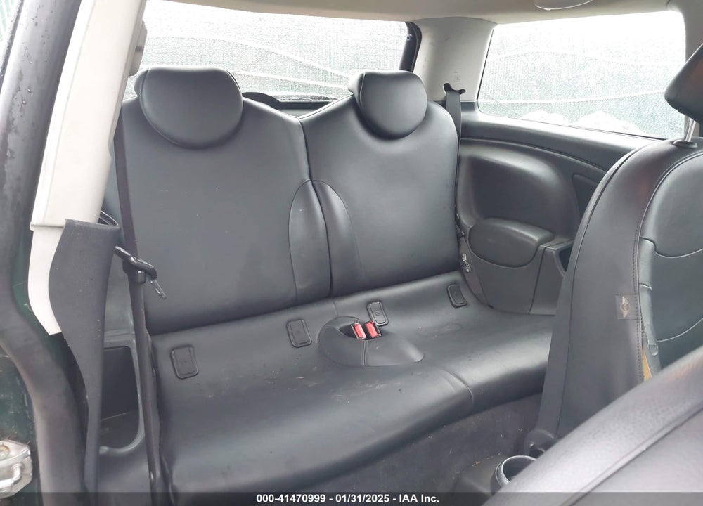 2006 MINI COOPER VIN: WMWRC33556TK70238