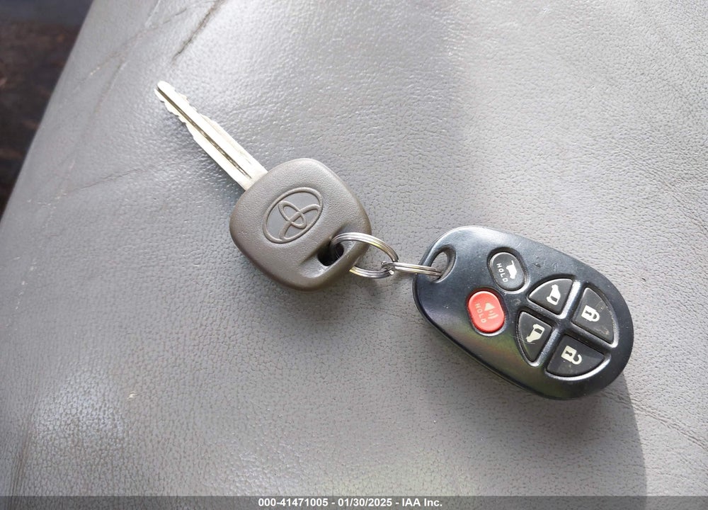 2009 TOYOTA SIENNA XLE VIN: 5TDBK22C79S026370