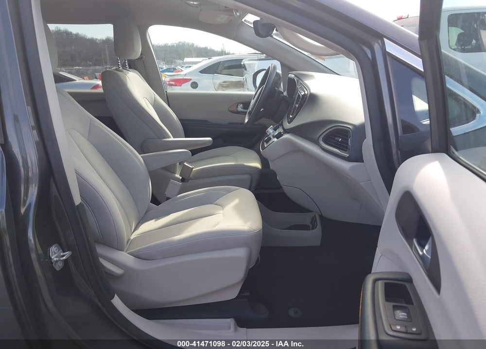 2017 CHRYSLER PACIFICA TOURING VIN: 2C4RC1DG1HR521631