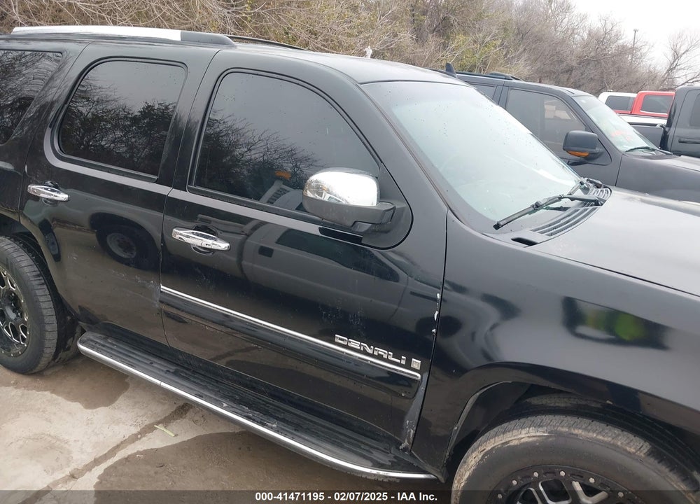 2008 GMC YUKON DENALI VIN: 1GKFK63868J139536