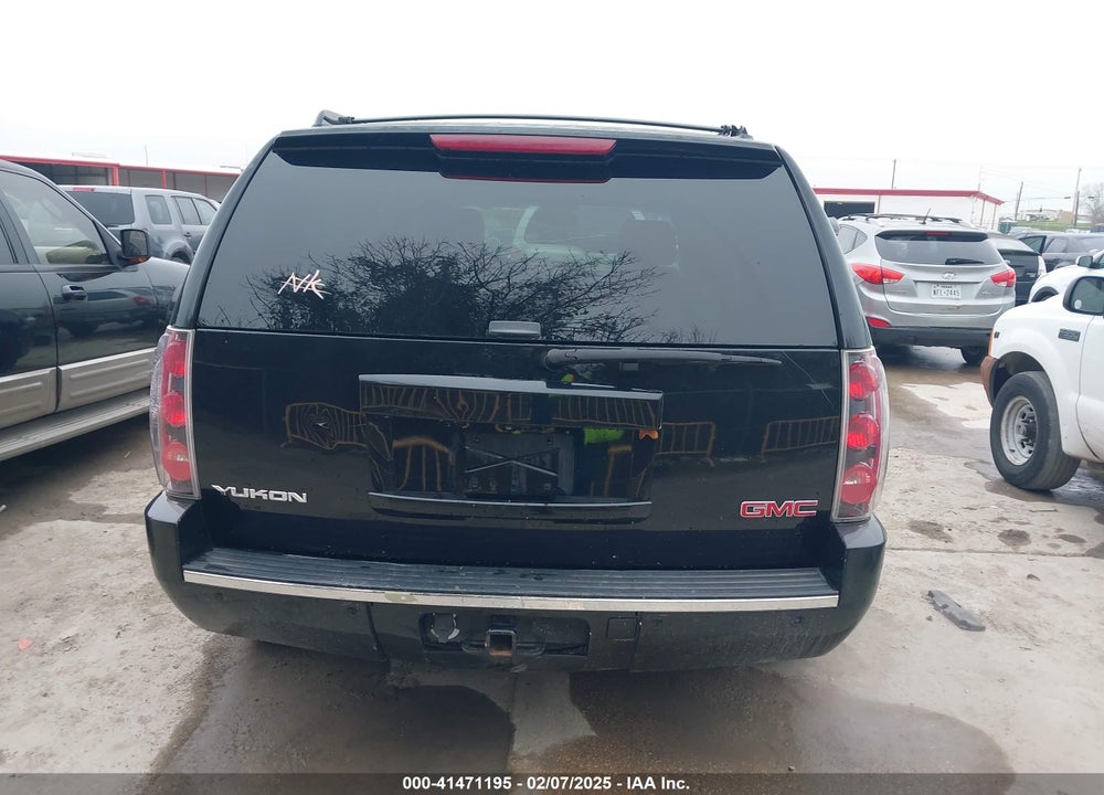 2008 GMC YUKON DENALI VIN: 1GKFK63868J139536