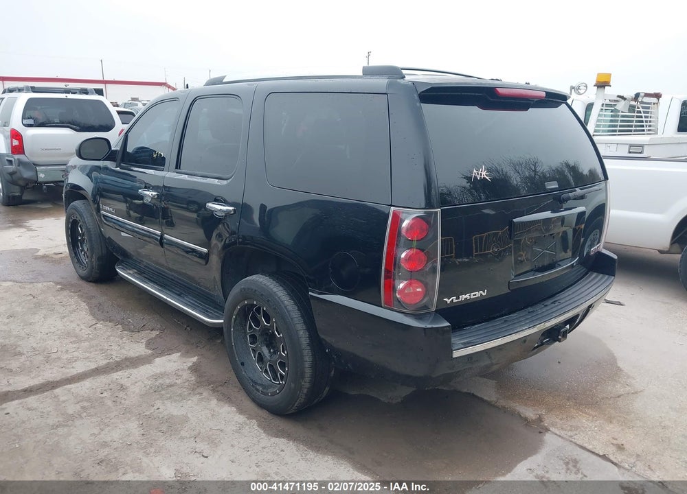 2008 GMC YUKON DENALI VIN: 1GKFK63868J139536