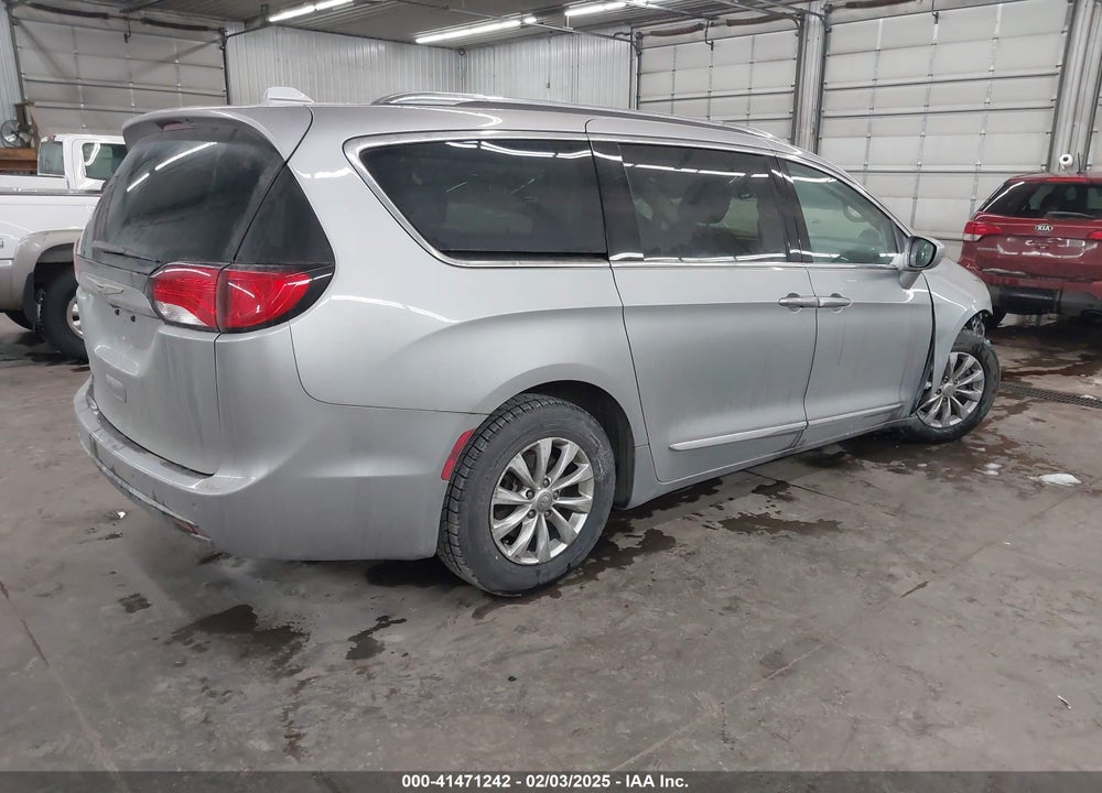 2018 CHRYSLER PACIFICA TOURING L VIN: 2C4RC1BG6JR119225