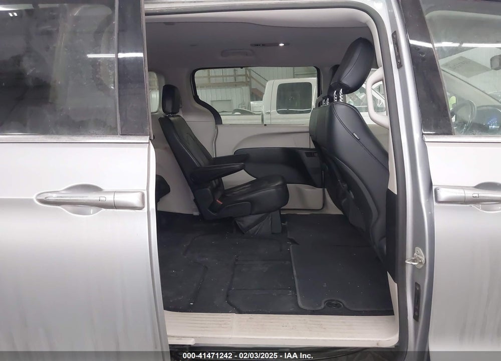 2018 CHRYSLER PACIFICA TOURING L VIN: 2C4RC1BG6JR119225