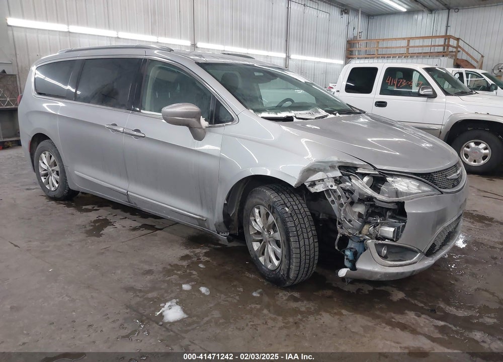 2018 CHRYSLER PACIFICA TOURING L VIN: 2C4RC1BG6JR119225