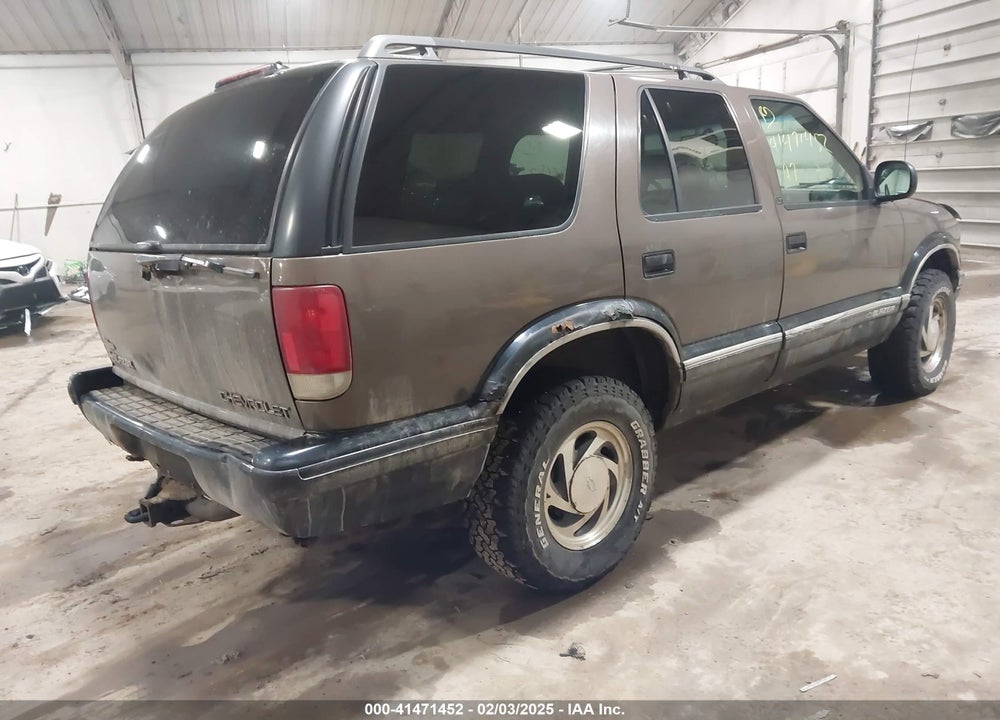 1997 CHEVROLET BLAZER LT VIN: 1GNDT13W7V2169403
