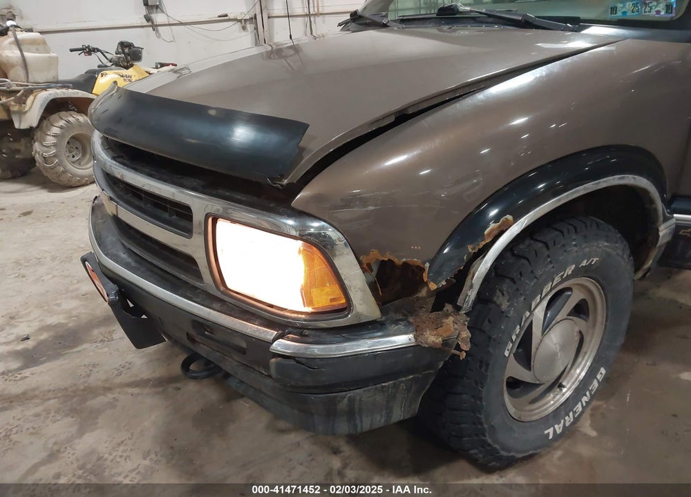 1997 CHEVROLET BLAZER LT VIN: 1GNDT13W7V2169403