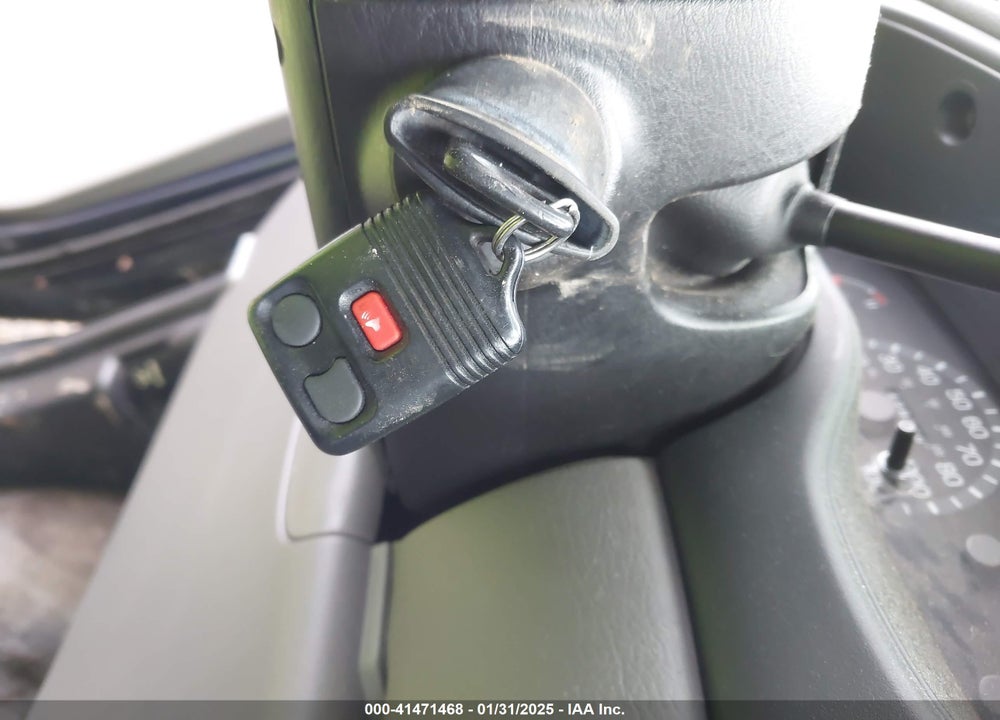 2002 FORD E-150 XL/XLT VIN: 1FMRE11L02HB30156