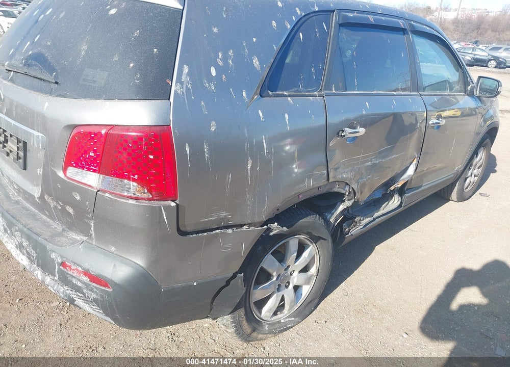 2011 KIA SORENTO LX VIN: 5XYKTCA1XBG138926