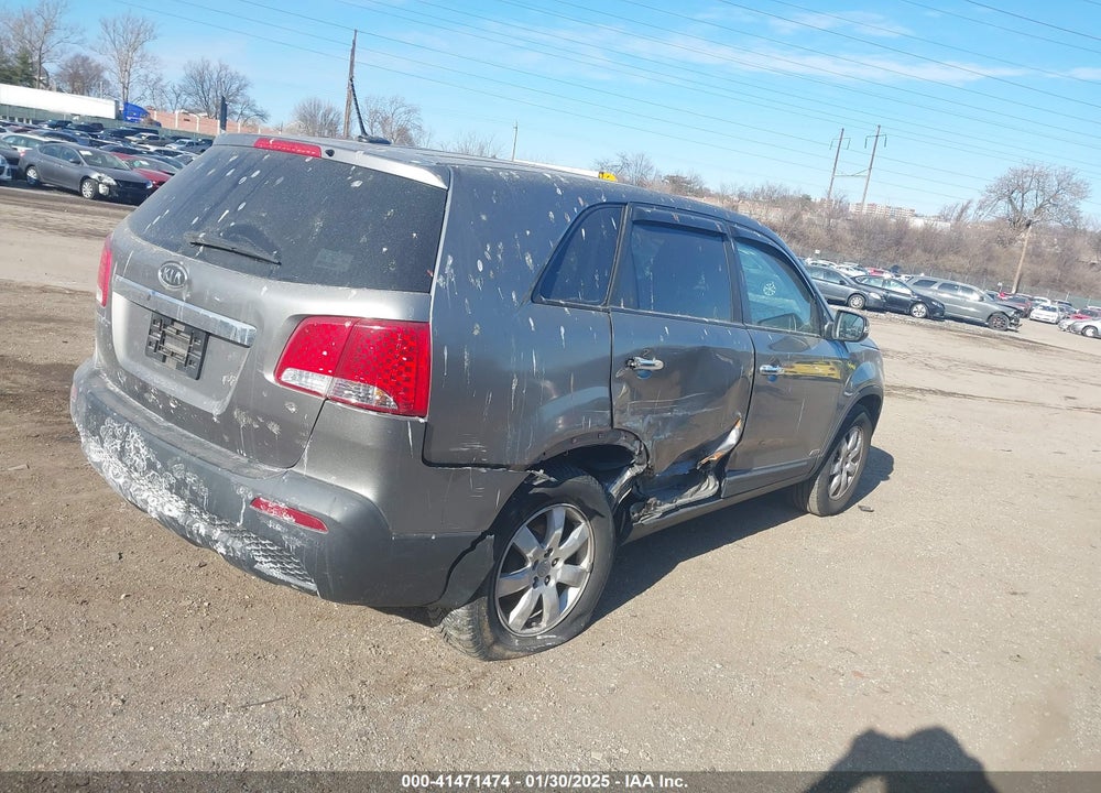 2011 KIA SORENTO LX VIN: 5XYKTCA1XBG138926