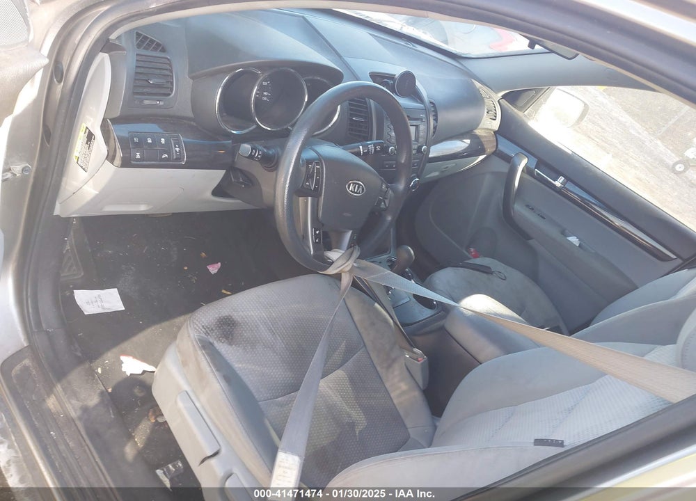2011 KIA SORENTO LX VIN: 5XYKTCA1XBG138926