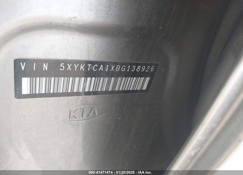 2011 KIA SORENTO LX VIN: 5XYKTCA1XBG138926