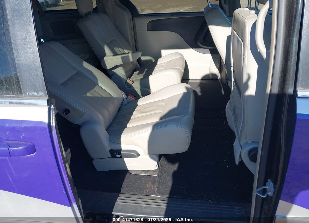 2013 CHRYSLER TOWN & COUNTRY VIN: 2C4RC1BG1DR559017