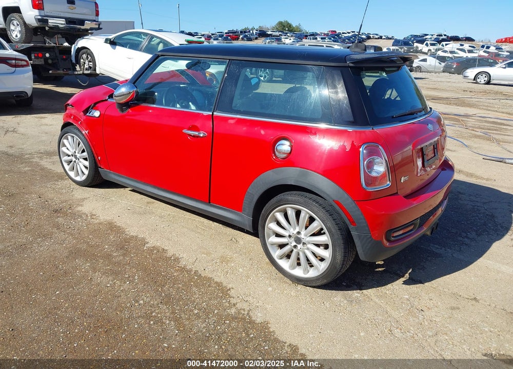 2011 MINI COOPER S VIN: WMWSV3C52BTY13681