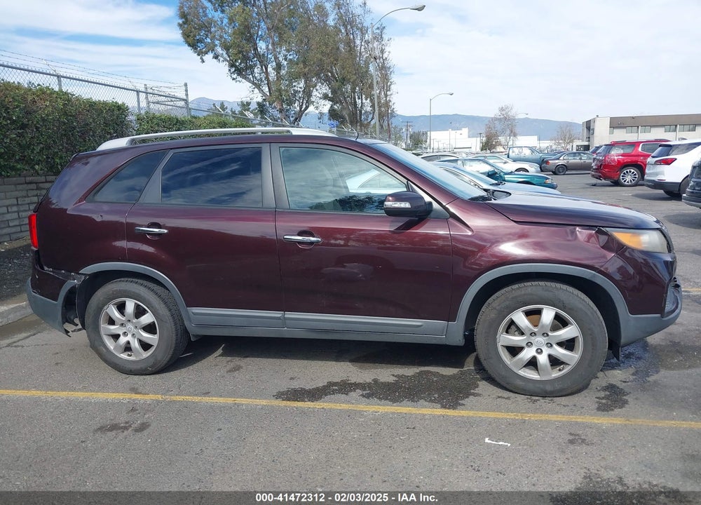 2011 KIA SORENTO LX V6 VIN: 5XYKT4A29BG152301