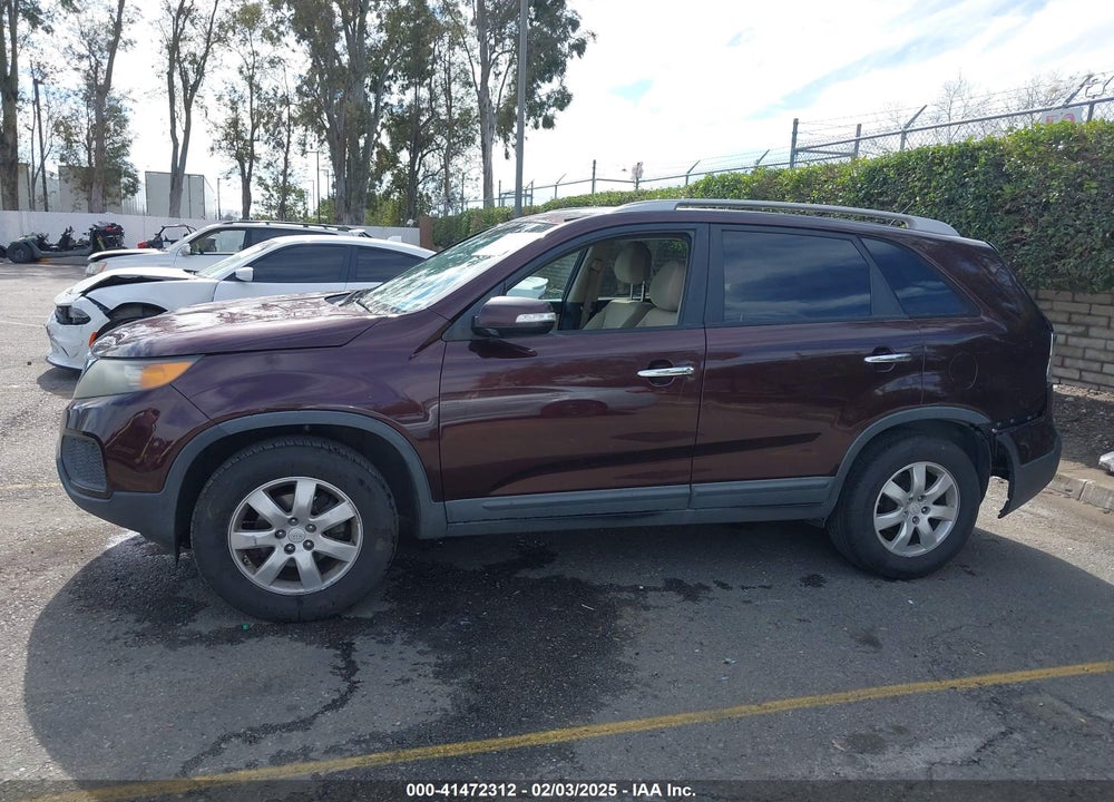 2011 KIA SORENTO LX V6 VIN: 5XYKT4A29BG152301