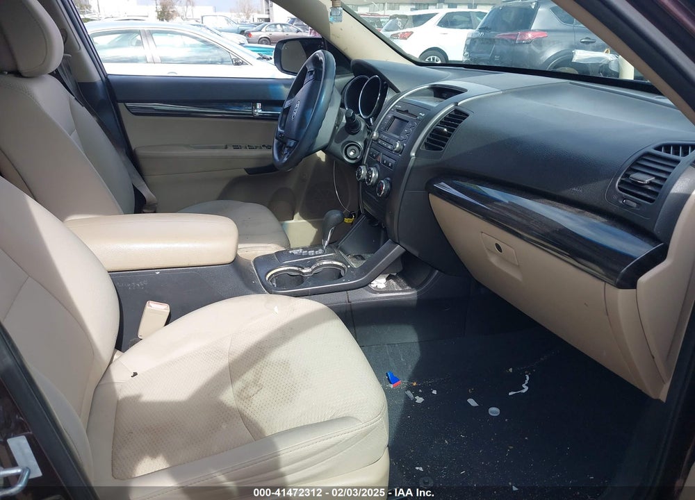 2011 KIA SORENTO LX V6 VIN: 5XYKT4A29BG152301