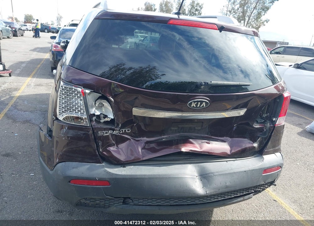 2011 KIA SORENTO LX V6 VIN: 5XYKT4A29BG152301