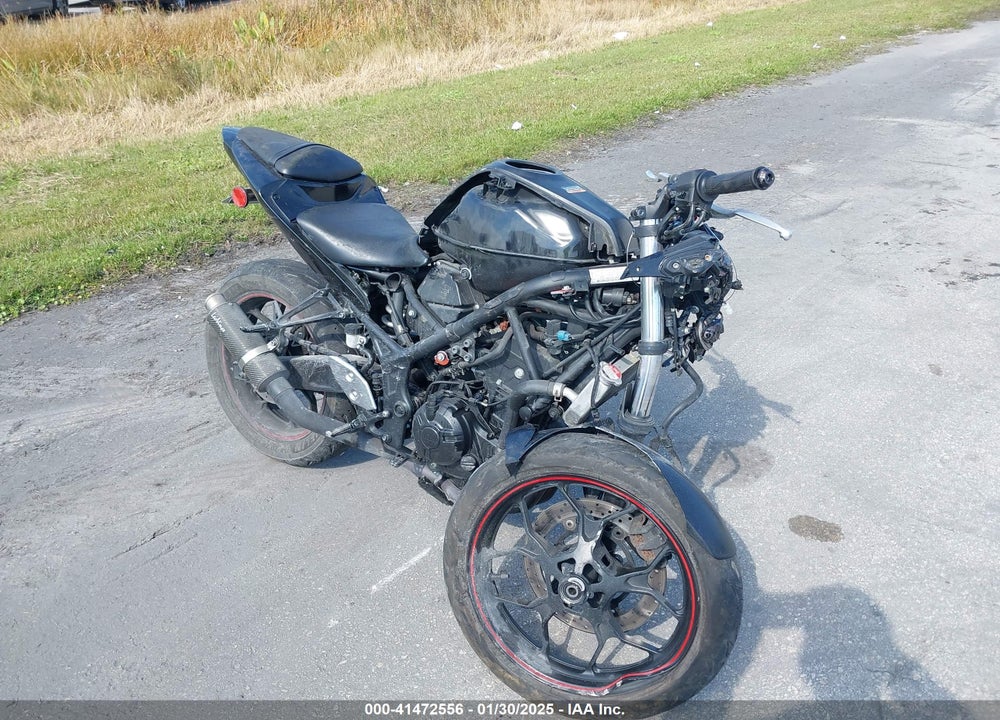 2015 YAMAHA YZFR3 VIN: MH3RH06Y8FK005412