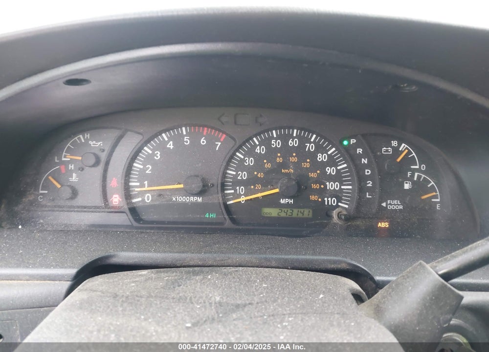 2003 TOYOTA TUNDRA SR5 V8 VIN: 5TBBT44163S376528
