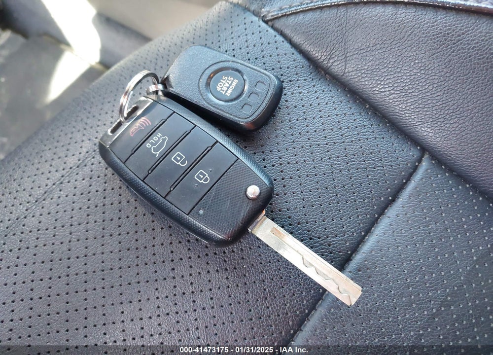 2016 KIA SORENTO 2.0T EX VIN: 5XYPHDA10GG127406