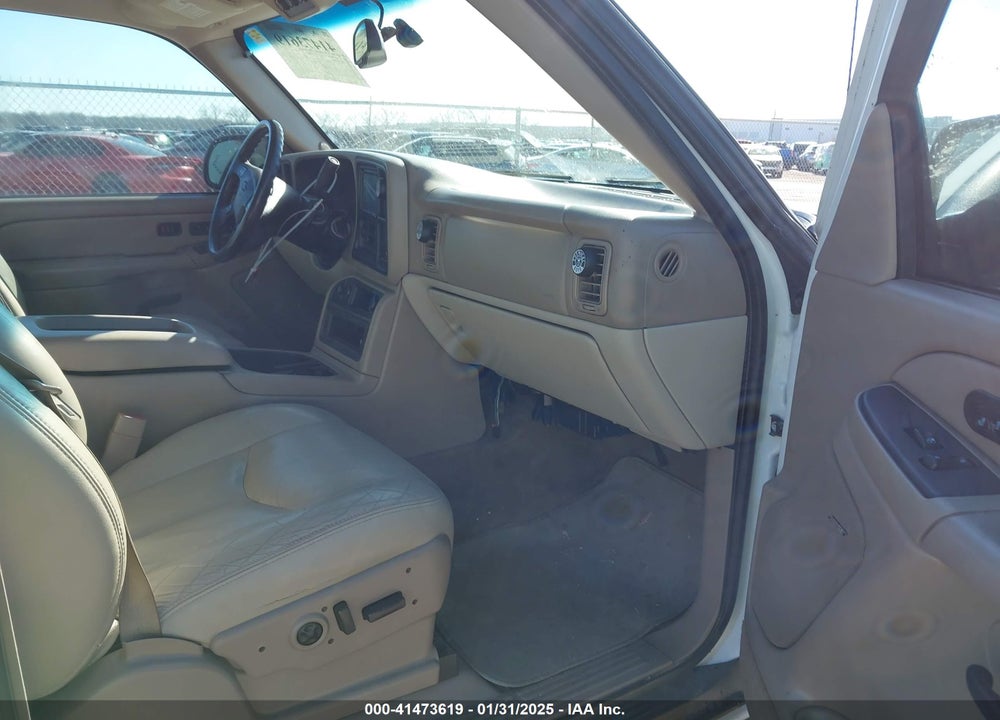 2005 CHEVROLET TAHOE LT VIN: 1GNEC13T25R108333